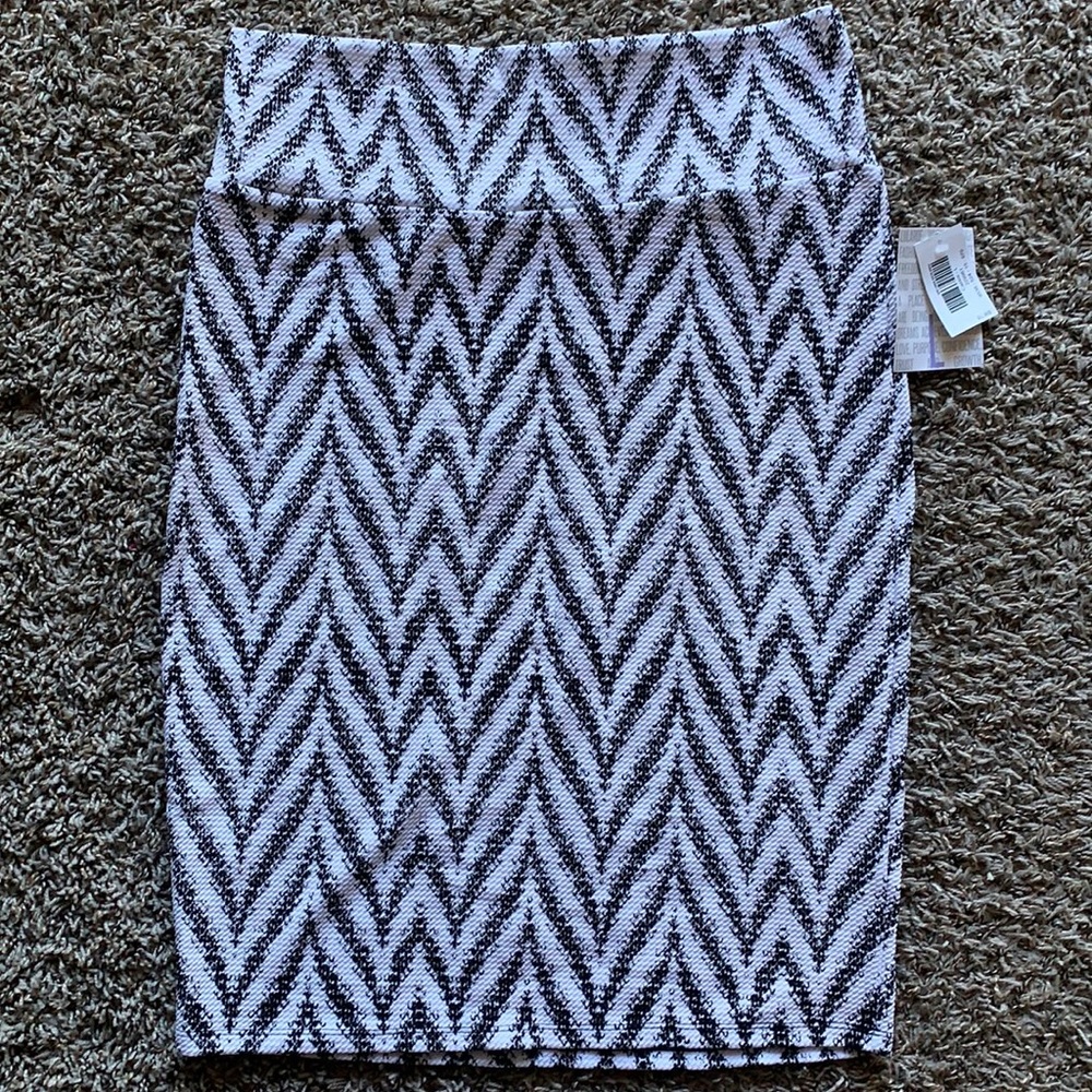LuLaRoe Cassie Skirt- Large- NWT!